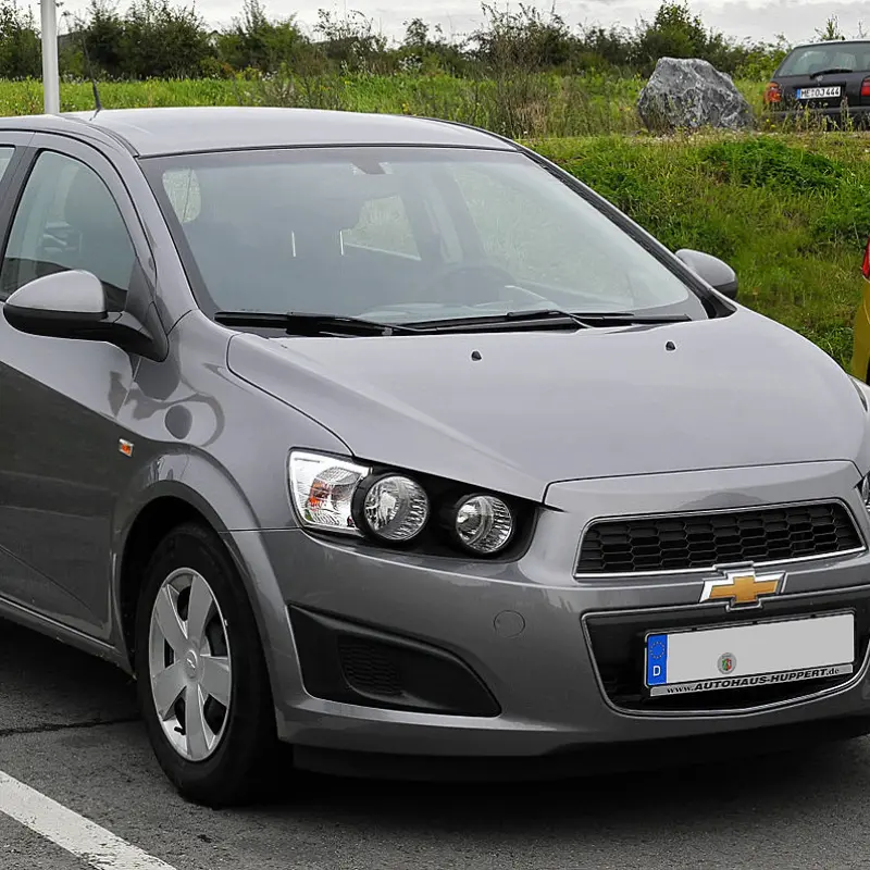 Une voiture de la marque Chevrolet Aveo.