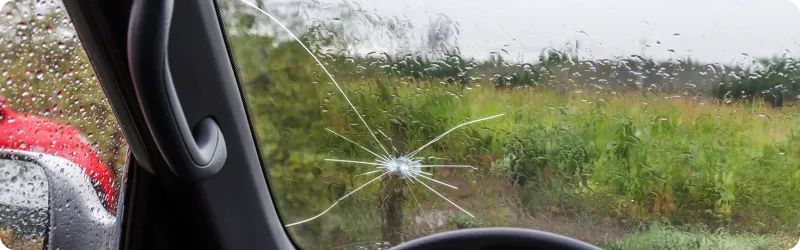 Fissure causée par un débris ou gravillon